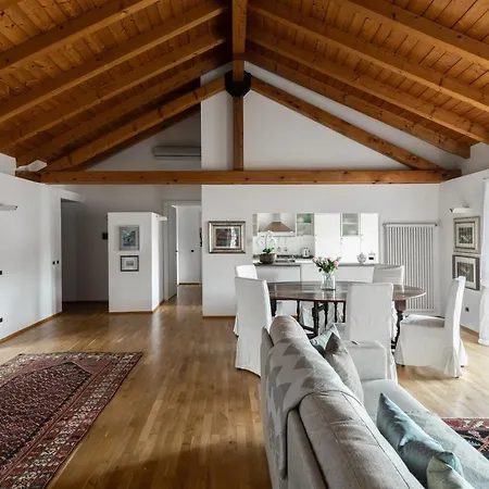 A Casa Nuccia Mansarda By Solutions Como