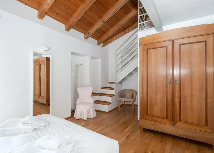 A Casa Nuccia Mansarda By Solutions Appartement Como
