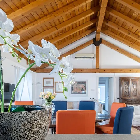 A Casa Nuccia Mansarda By Solutions 公寓 *