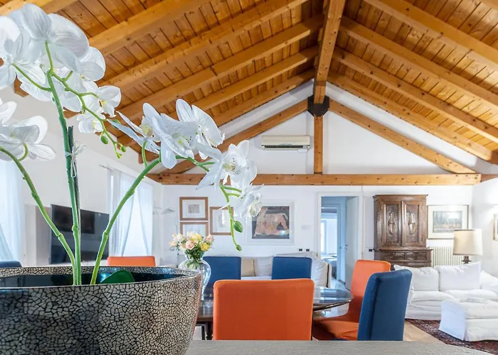 A Casa Nuccia Mansarda By Solutions 公寓 *