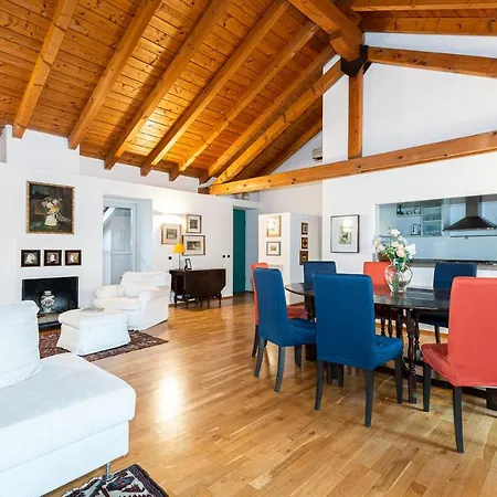 A Casa Nuccia Mansarda By Solutions Комо